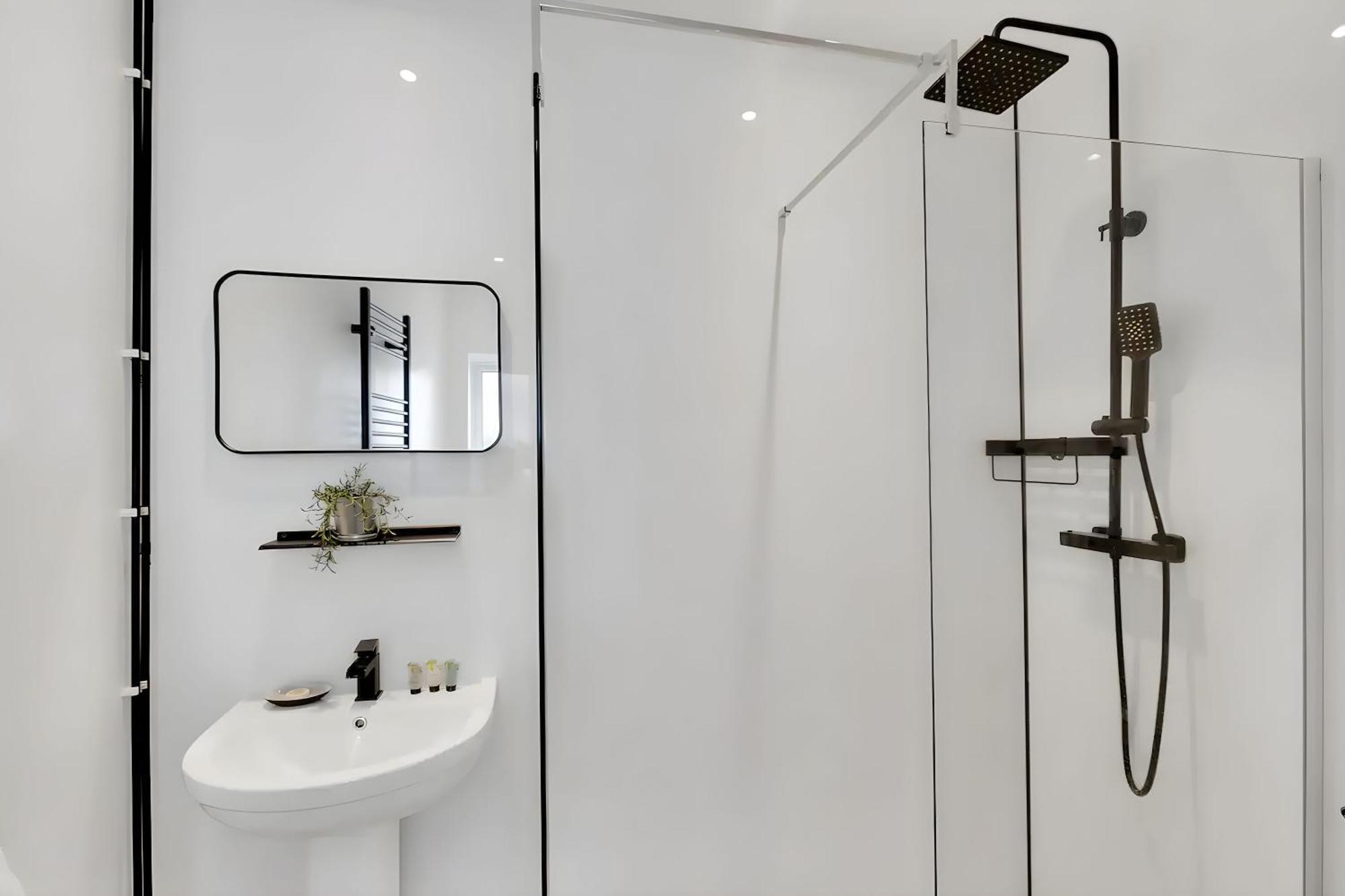 פלימות' City Centre 2 Bedroom Apt - Free Parking - Wifi - Smart Tv מראה חיצוני תמונה