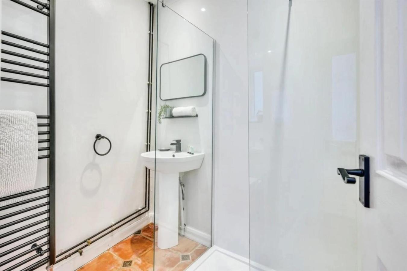 פלימות' City Centre 2 Bedroom Apt - Free Parking - Wifi - Smart Tv מראה חיצוני תמונה