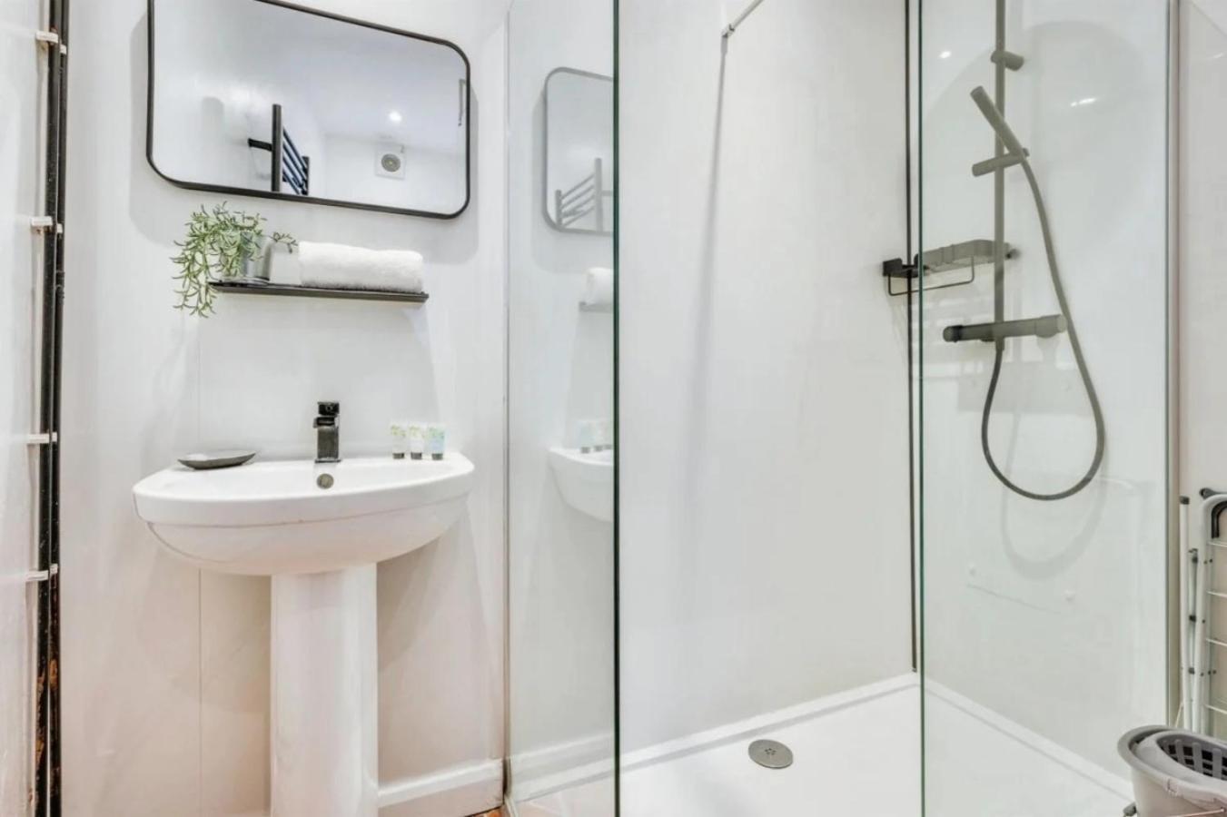פלימות' City Centre 2 Bedroom Apt - Free Parking - Wifi - Smart Tv מראה חיצוני תמונה